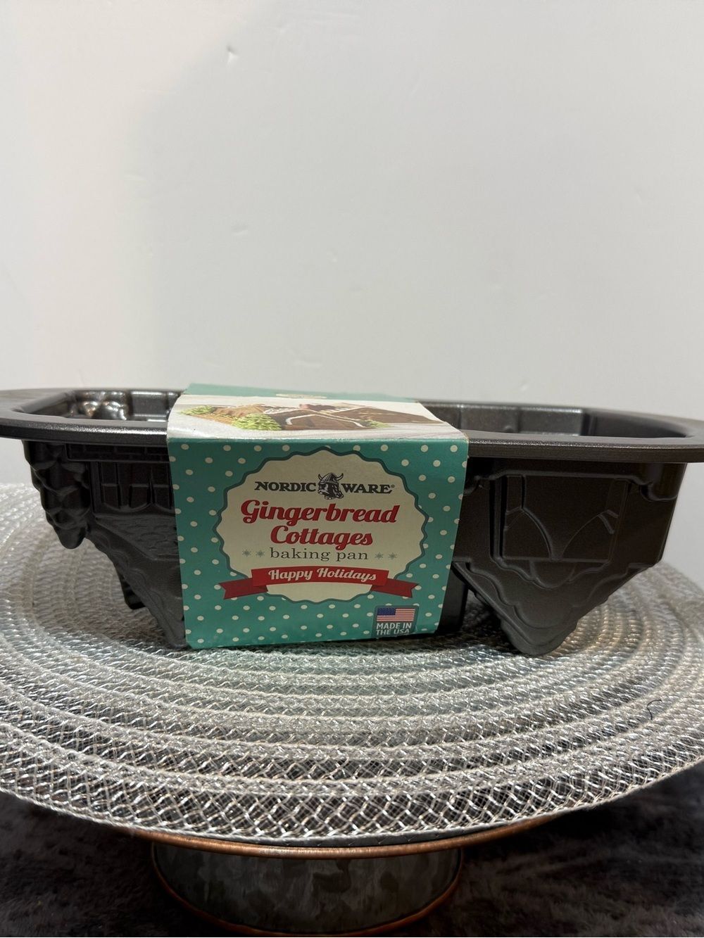 Nordic Ware Gingerbread Cottages Baking Pan NWT